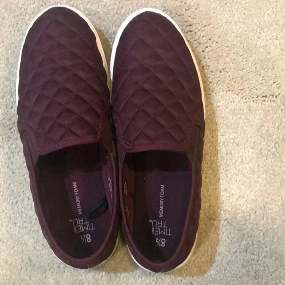Time and Tru Women's Quilted Slip-On Shoes - Burgundy - Picture 6 of 9